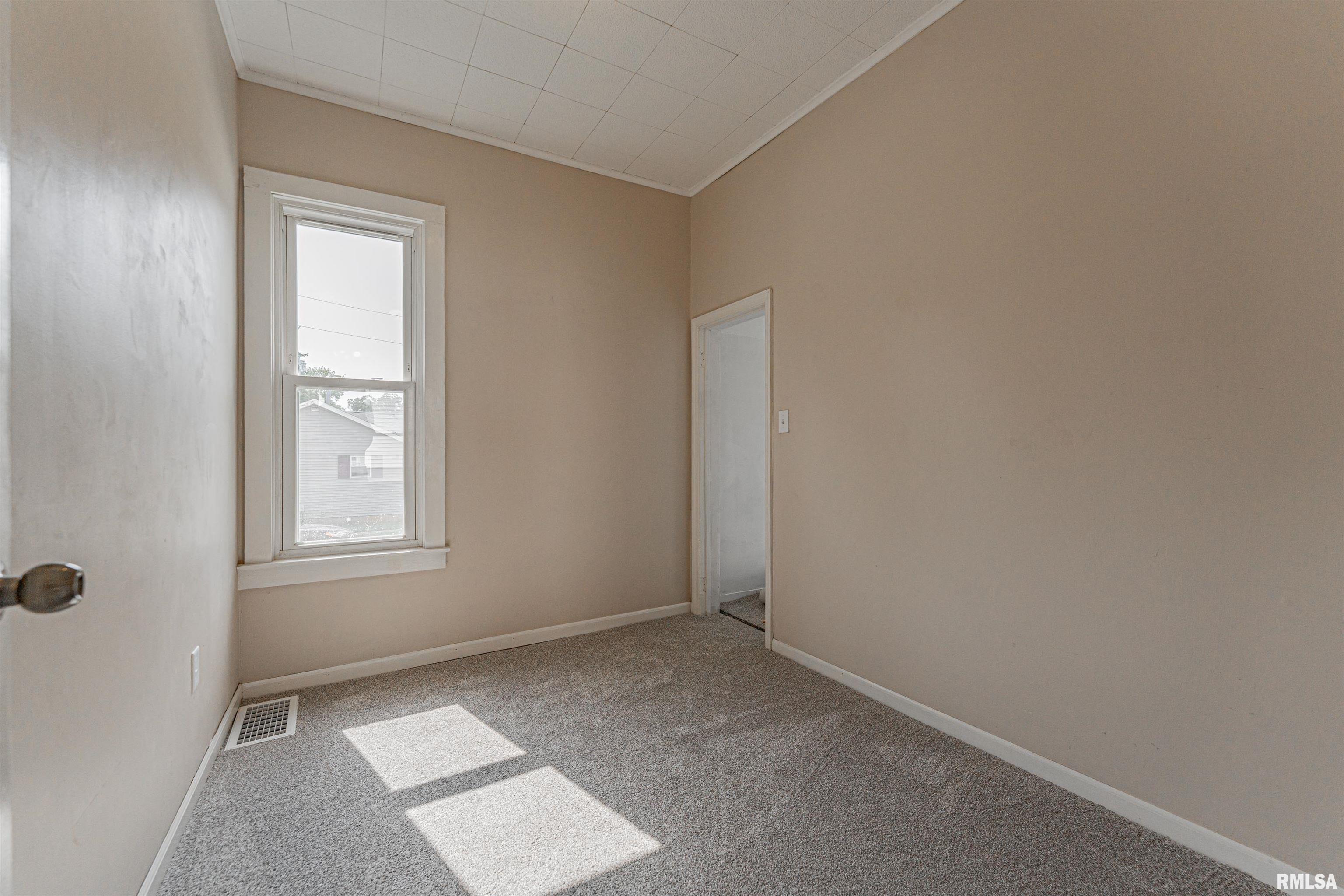 627 South Kickapoo Street Lincoln, IL 62656 - Photo 11 of 15 Gallery Image 11