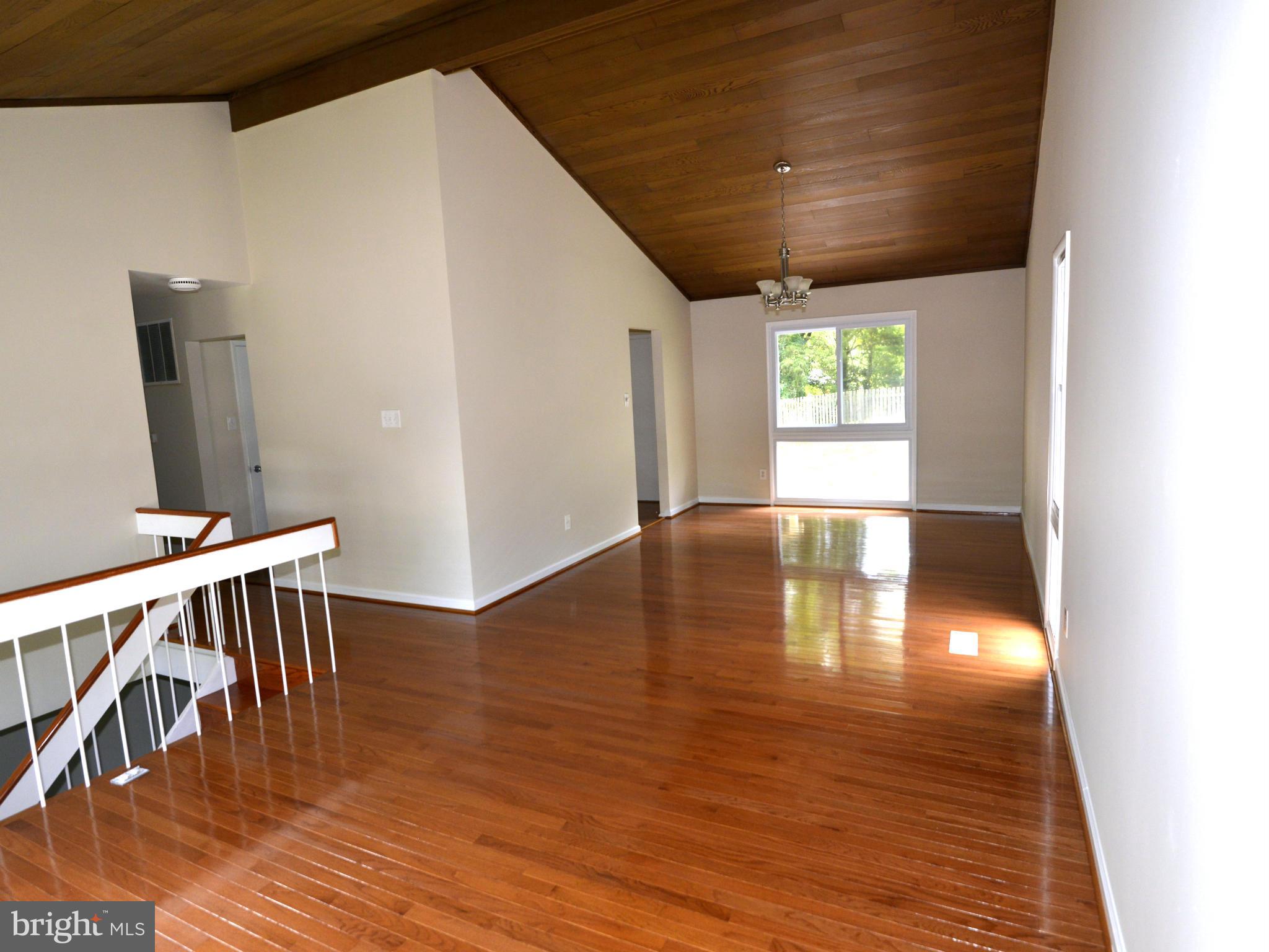 8718 Stark Road Annandale, VA 22003 - Photo 15 of 30 Living Room