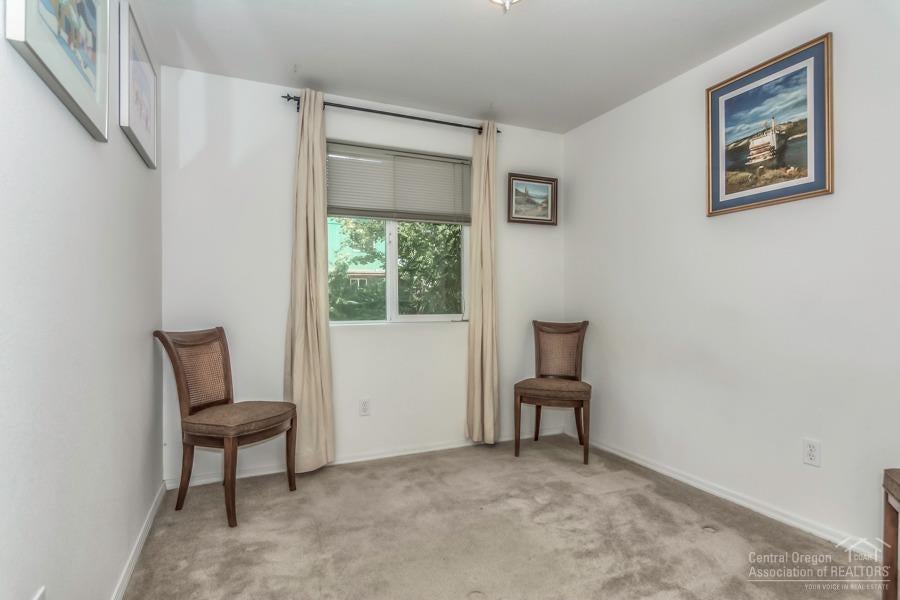 20070 Badger Road Bend, OR 97702 - Photo 15 of 25 Gallery Image 15