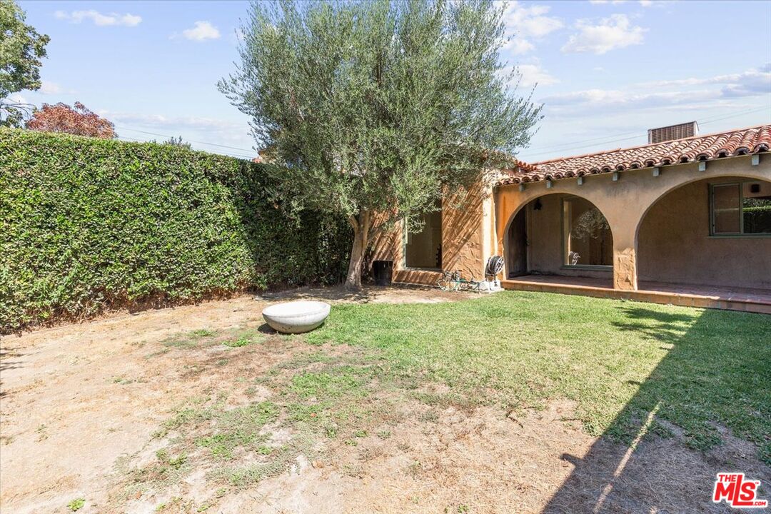 3707 Edenhurst Avenue Los Angeles, CA 90039 - Photo 4 of 28