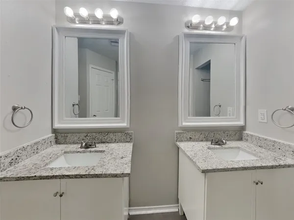 $1,950 | 15 South Drifting Leaf Court, Spring, TX 77380