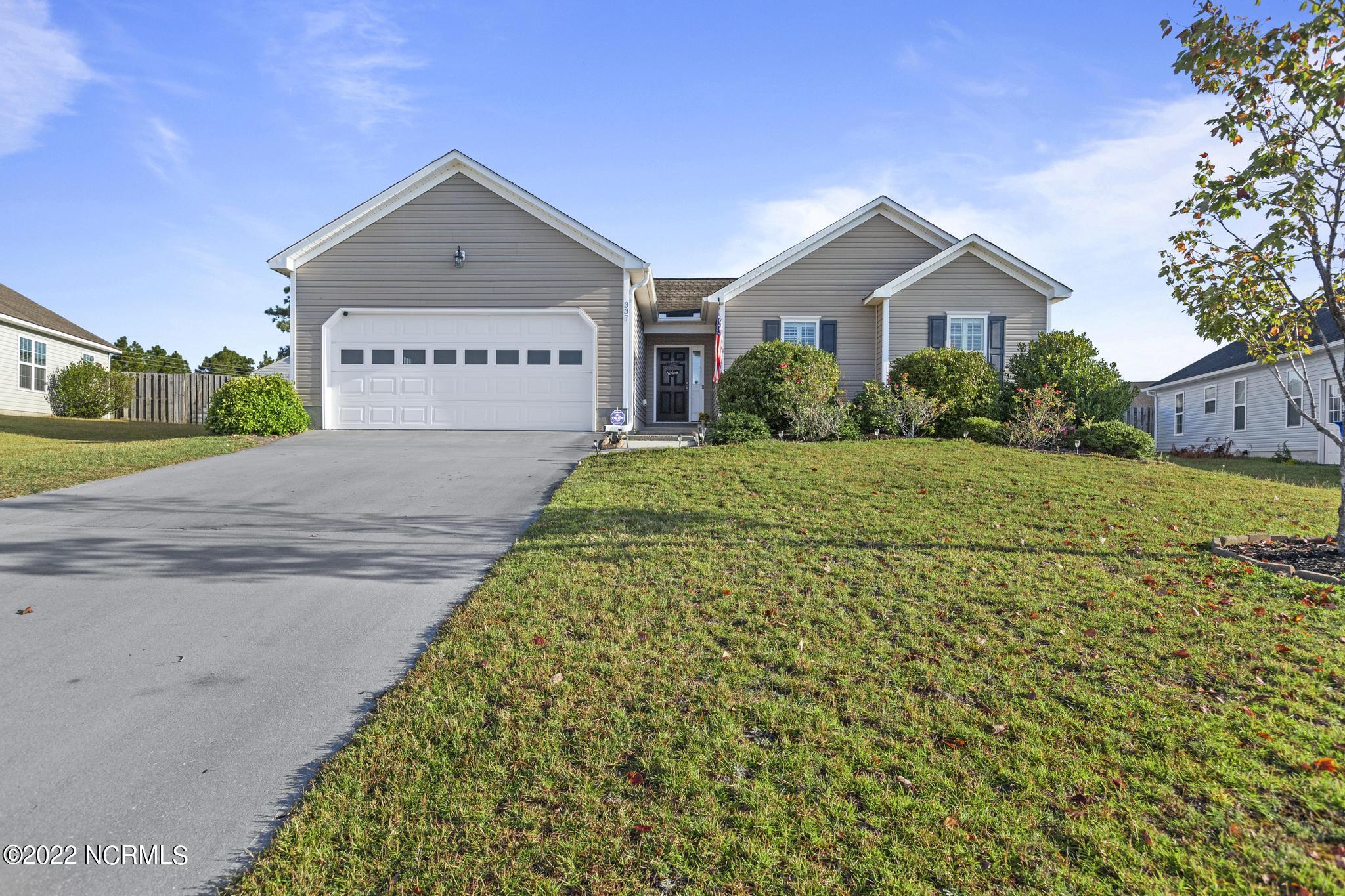 337 Rose Bud Lane Holly Ridge, NC 28445 - Photo 4 of 26 IMG_7945