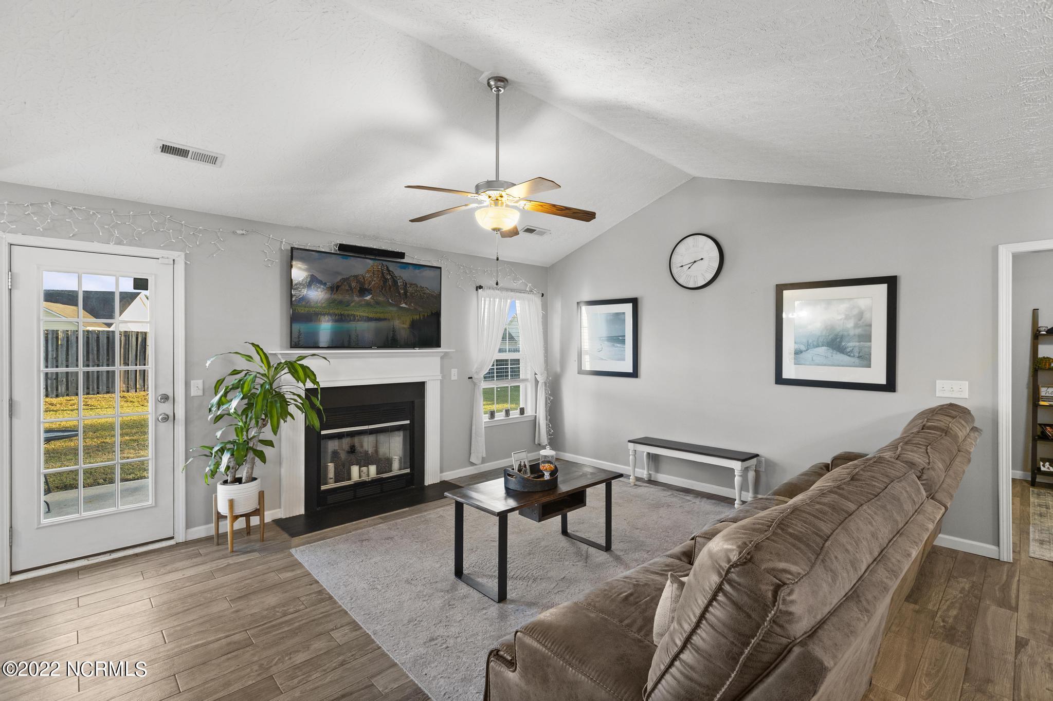 337 Rose Bud Lane Holly Ridge, NC 28445 - Photo 5 of 26 IMG_7873