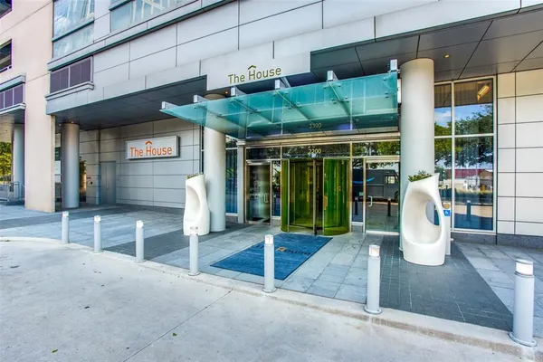 $10,500 | 2200 Victory Avenue, Unit 2107, Dallas, TX 75202