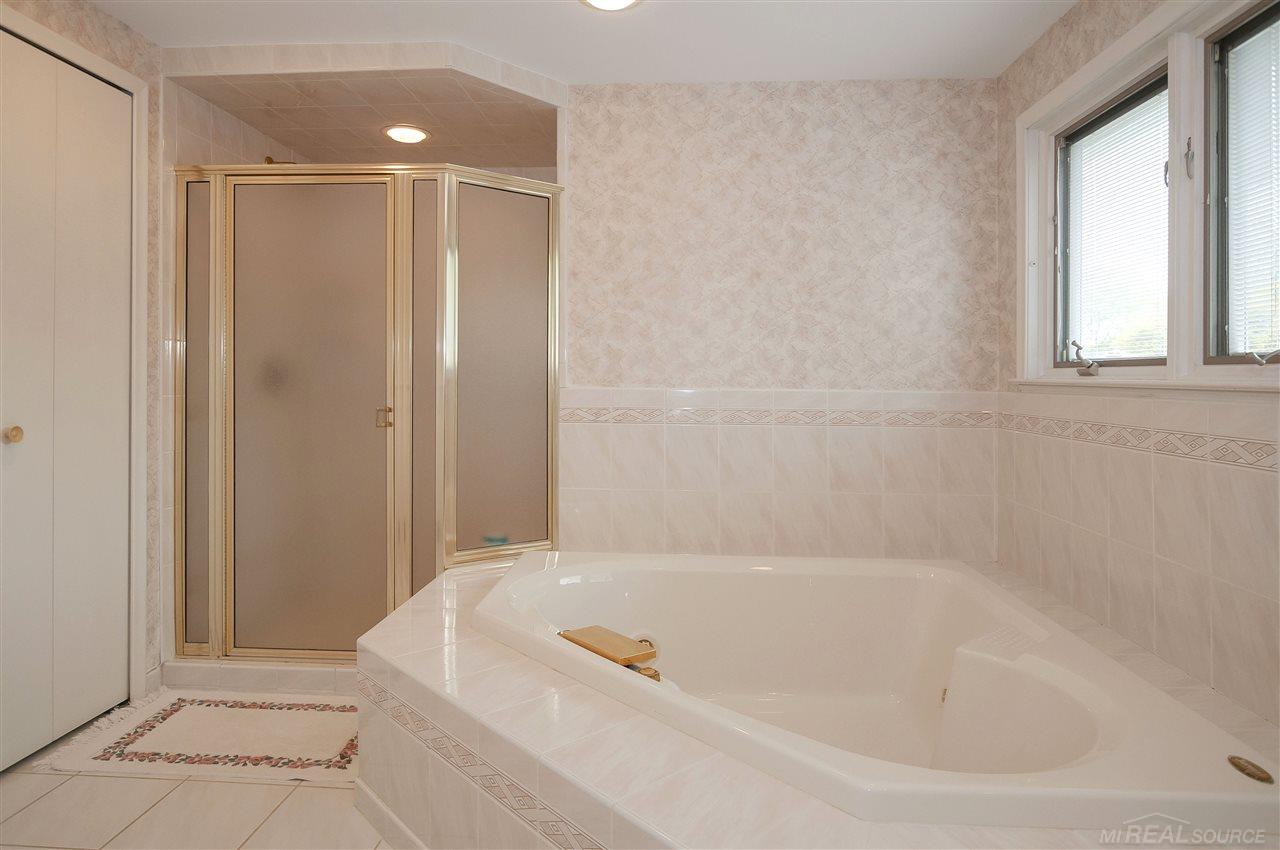 591 Canterbury Road Grosse Pointe, MI 48236 - Photo 34 of 55 31382294-33.JPG