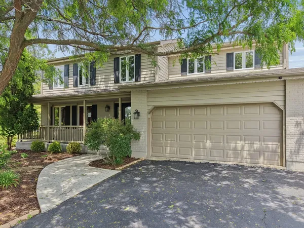 $685,000 | 209 Mooregate Trail, Hawthorn Woods, IL 60047