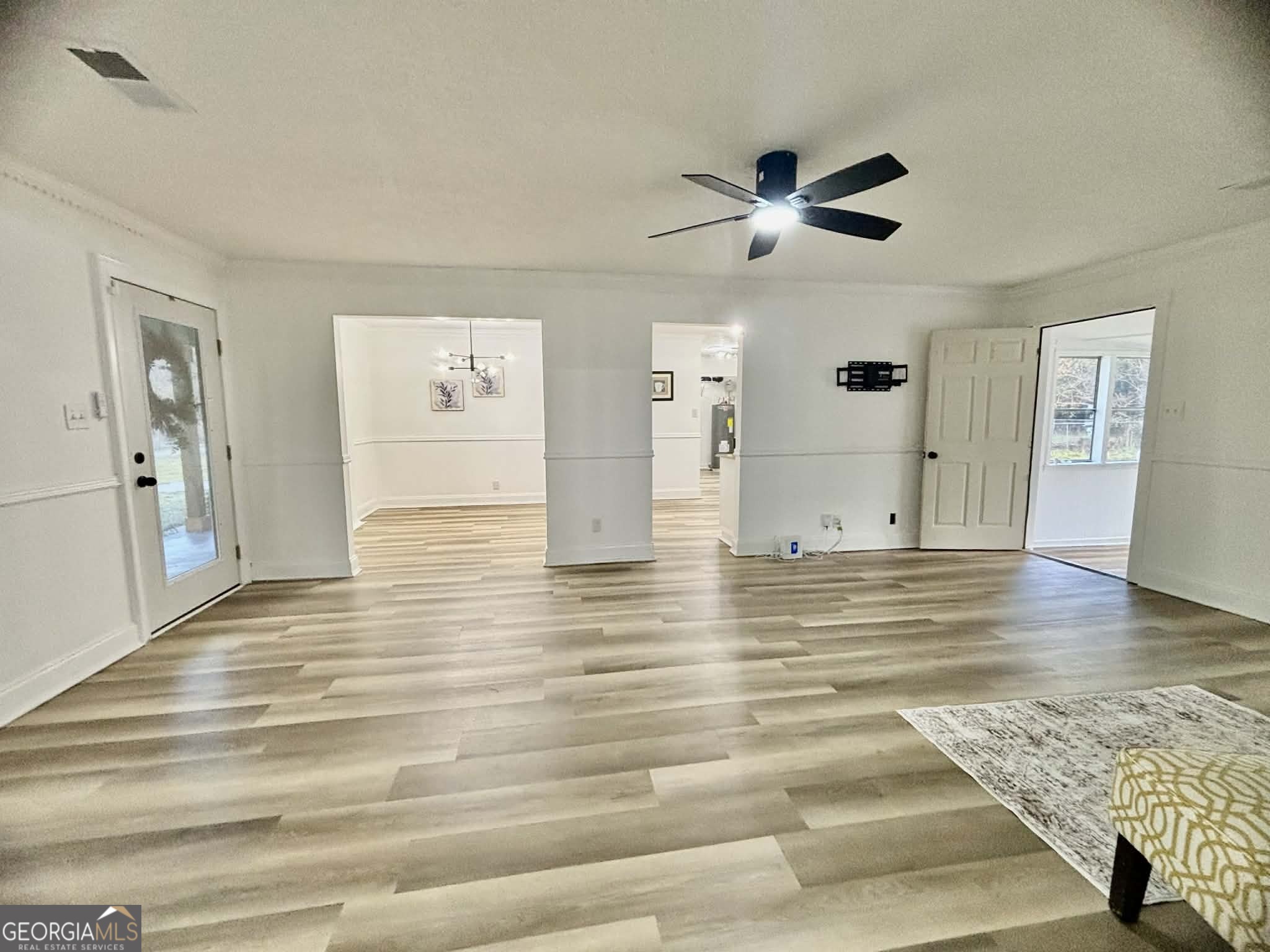 2800 South Estates Road Macon, GA 31216 - Photo 11 of 27 a view of a livingroom with wooden floor