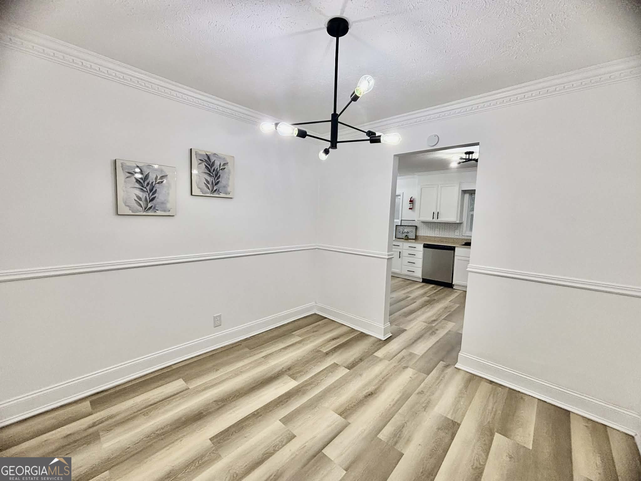 2800 South Estates Road Macon, GA 31216 - Photo 16 of 27 a view of a hallway with a kitchen