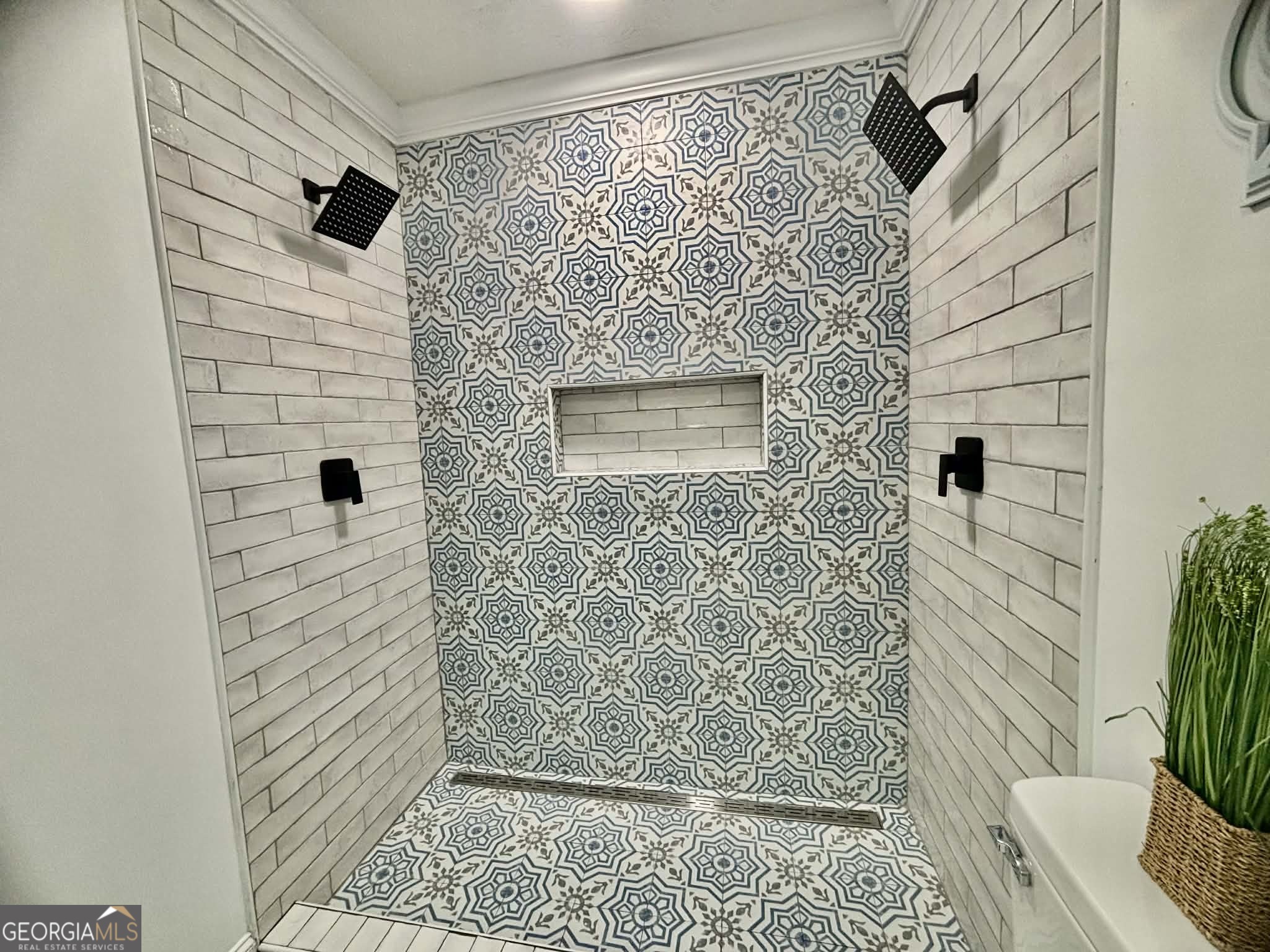 2800 South Estates Road Macon, GA 31216 - Photo 22 of 27 a bathroom with a shower and a sink