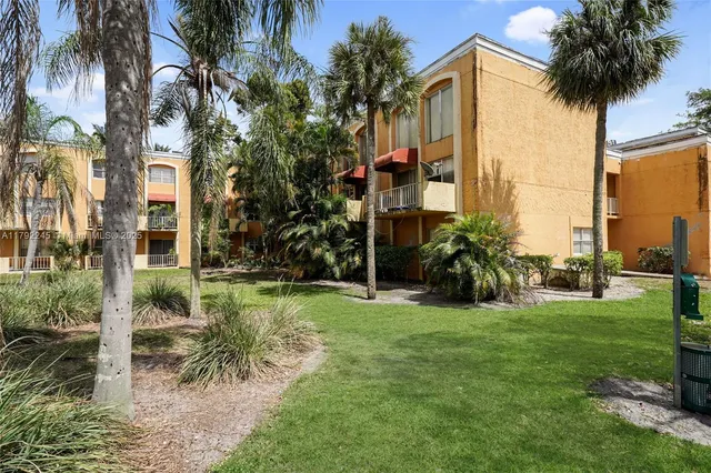 $155,000 | 17911 Northwest 68th Avenue, Unit P208, Hialeah, FL 33015