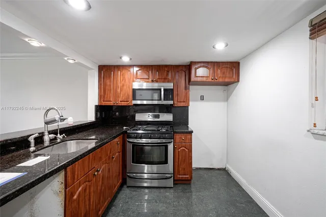 $155,000 | 17911 Northwest 68th Avenue, Unit P208, Hialeah, FL 33015