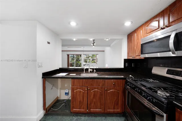 $155,000 | 17911 Northwest 68th Avenue, Unit P208, Hialeah, FL 33015