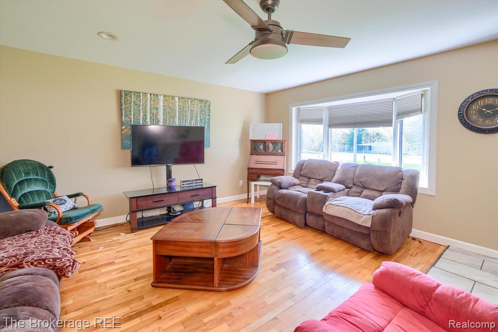 5477 Hopkins Road Flint, MI 48506 - Photo 4 of 27