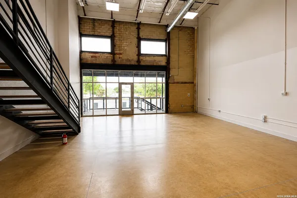 $3,890 | 215 Coca-Cola Place, Unit 211, San Antonio, TX 78220