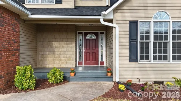 $2,800 | 23 Westmont Drive, Asheville, NC 28806