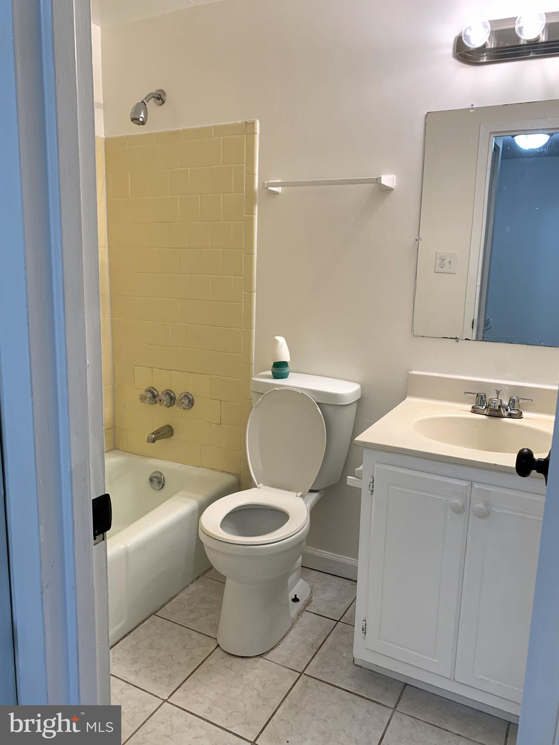 9635 Horizon Run Road, Unit 2G Montgomery Village, MD 20886 - Photo 28 of 33 Shared Bathroom - Upper Level