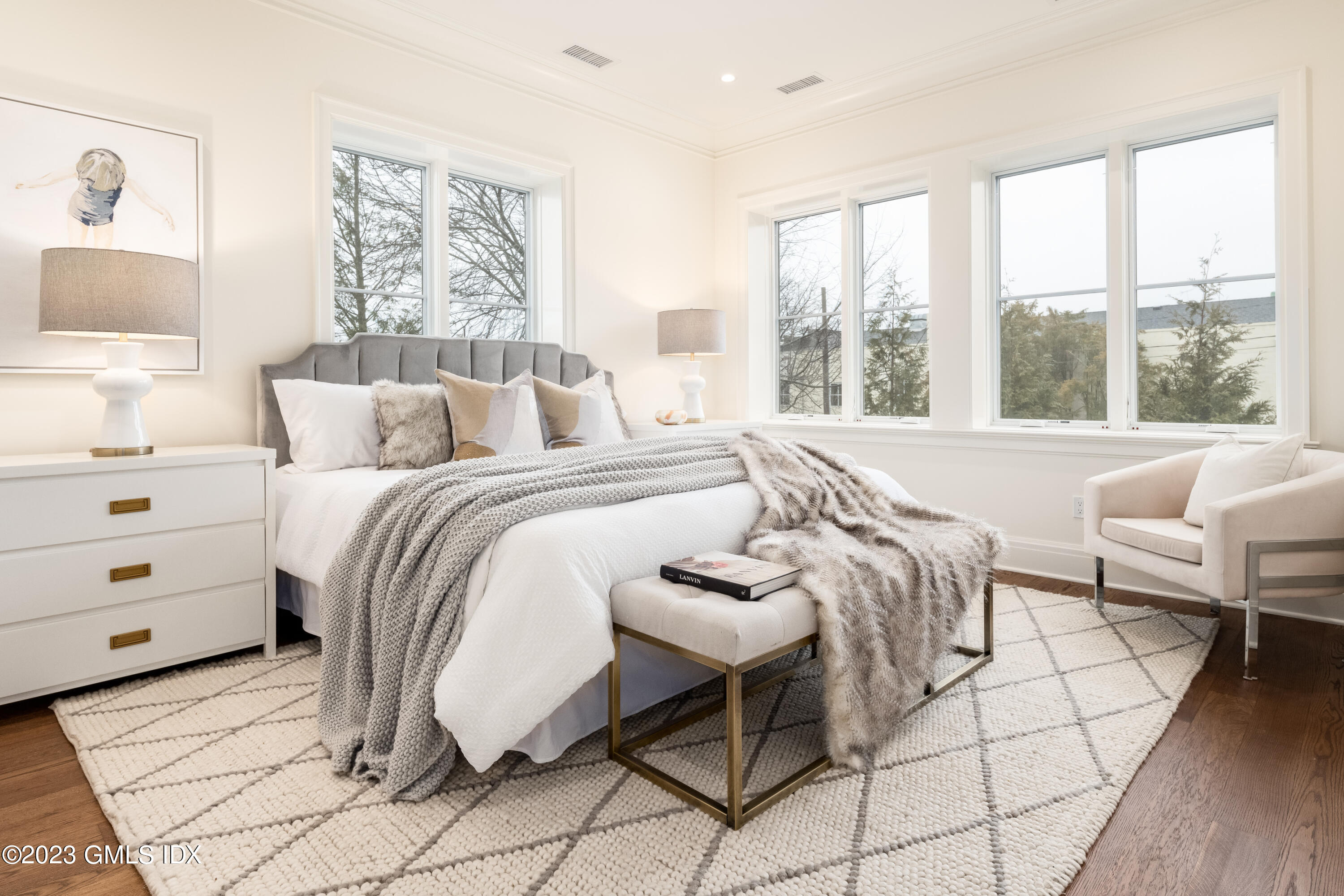 62 Mason Street, Unit 2W Greenwich, CT 06830 - Photo 10 of 15 a bedroom with a bed a table and chair