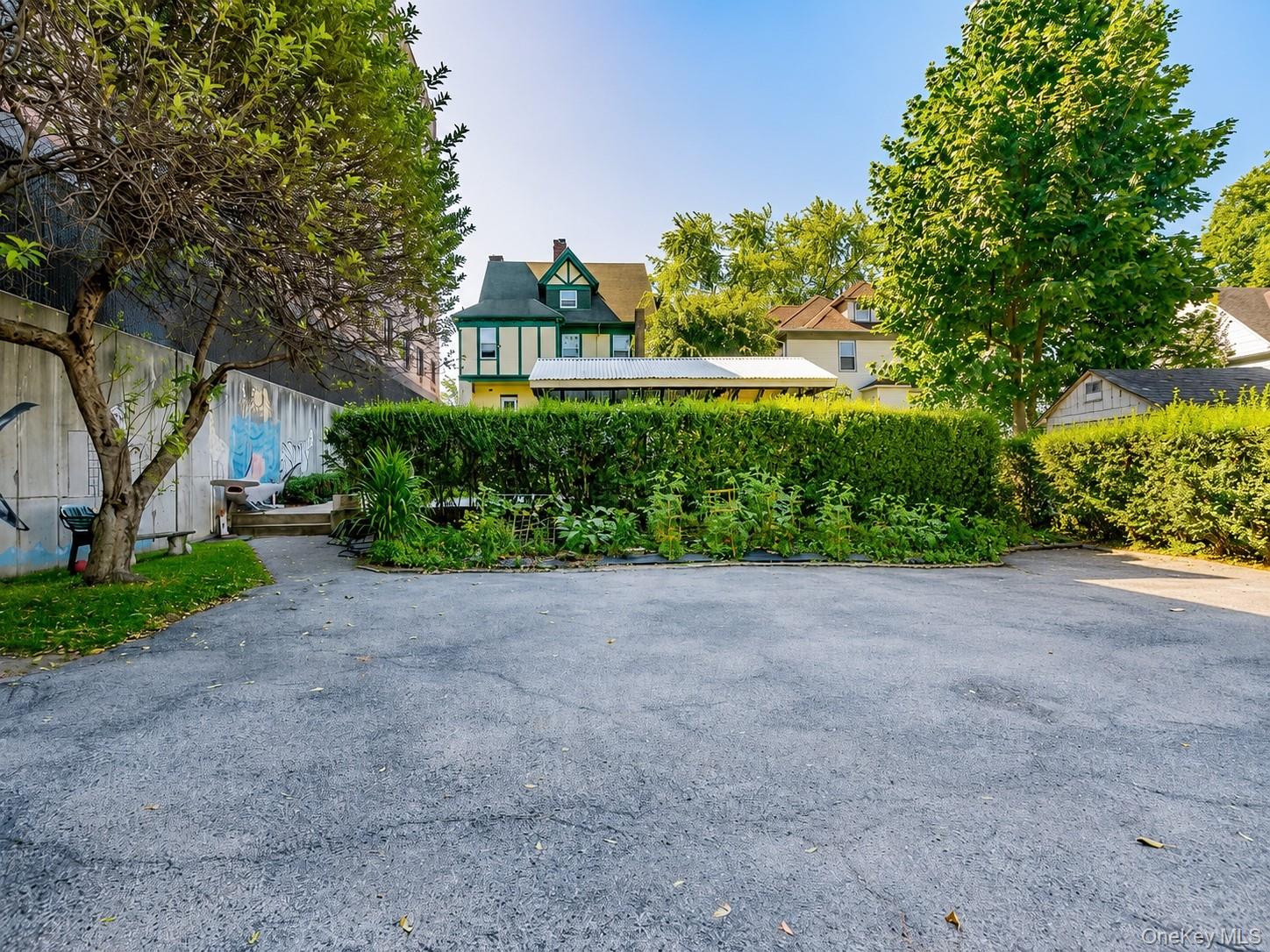 131 Lockwood Avenue New Rochelle, NY 10801 - Photo 4 of 8