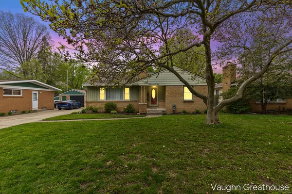 $325,000 | 1501 Carlton Avenue Northeast, Grand Rapids, MI 49505