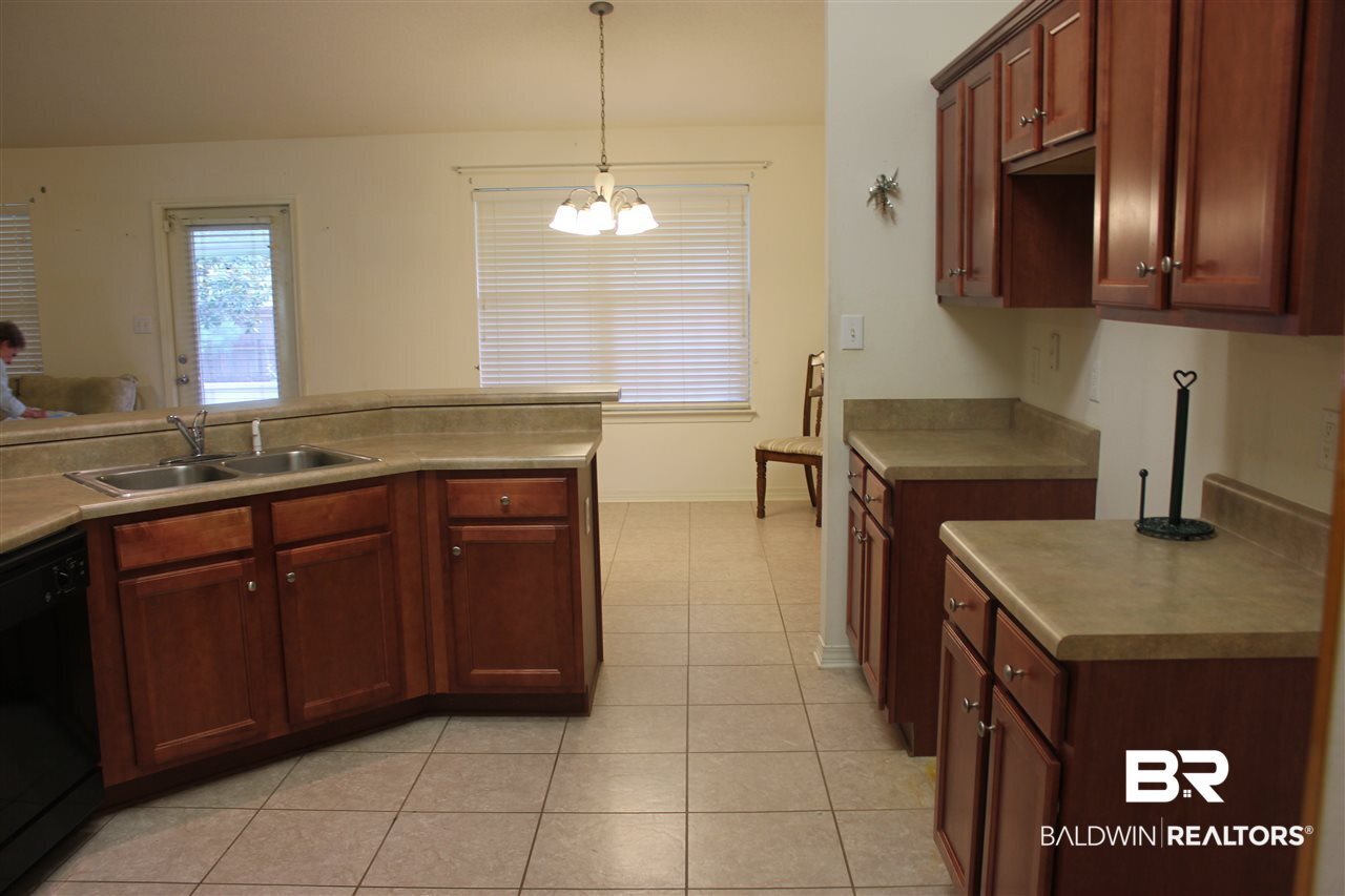 25407 Raynagua Boulevard Loxley, AL 36551 - Photo 18 of 20 A new stove and microwave will be installed