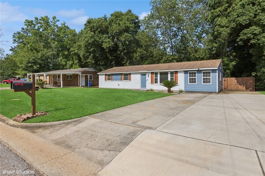 Welcome to 609 Boxwood Road!