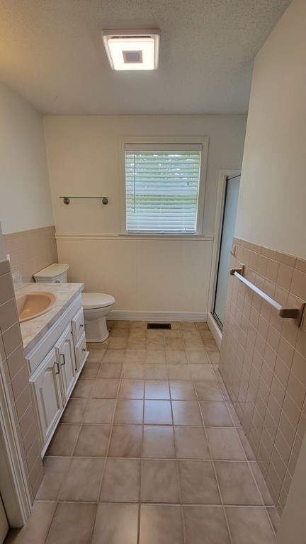 9 David Drive Pelham, NH 03076 - Photo 31 of 42 a bathroom with a sink a toilet and a bathtub