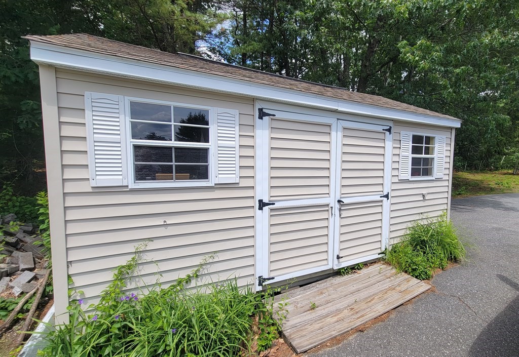 9 David Drive Pelham, NH 03076 - Photo 40 of 42 a view of a house with a yard and plants
