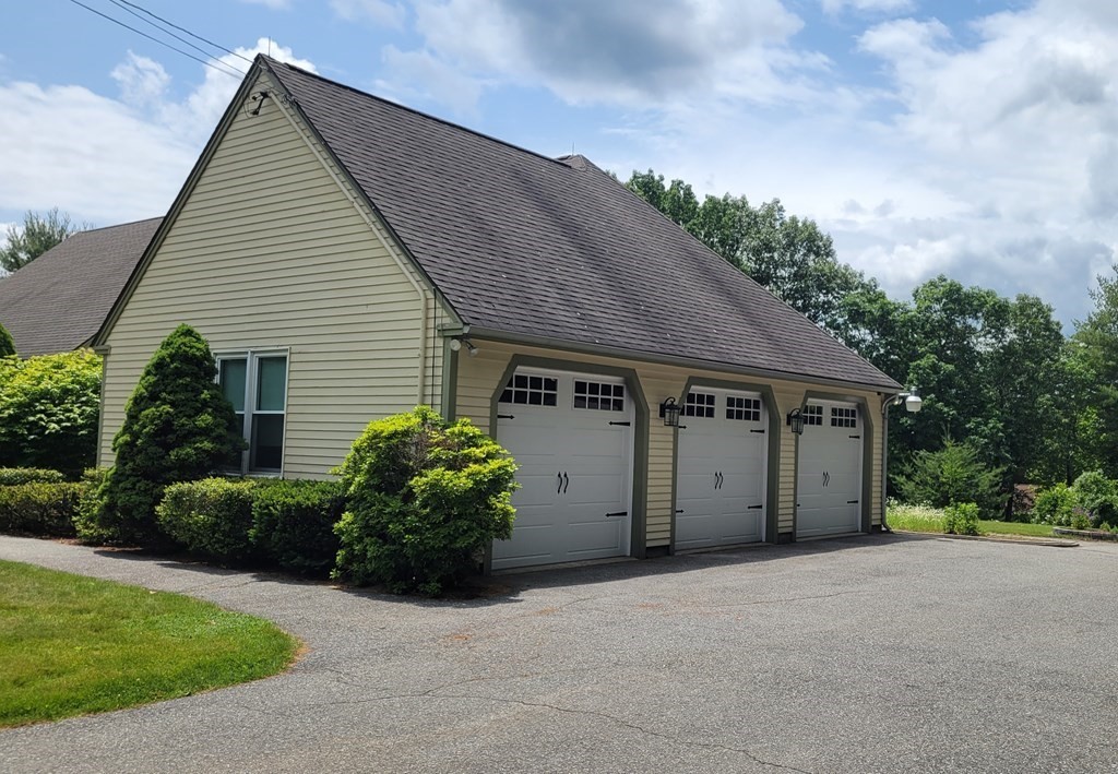 9 David Drive Pelham, NH 03076 - Photo 4 of 42 a house view with a garden space