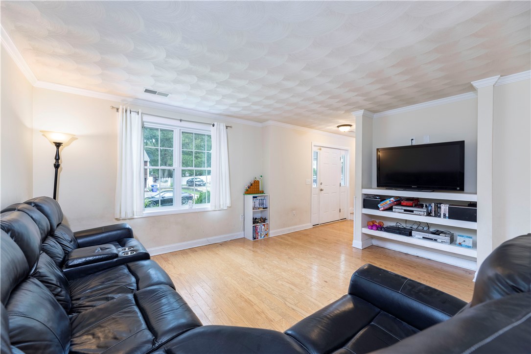 18 Betony Road Narragansett, RI 02874 - Photo 11 of 31 Living room