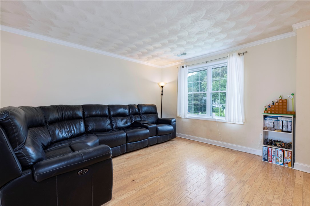18 Betony Road Narragansett, RI 02874 - Photo 12 of 31 Living room