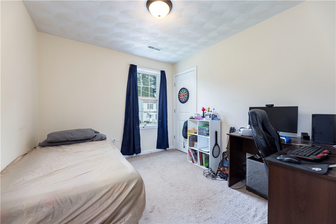 18 Betony Road Narragansett, RI 02874 - Photo 17 of 31 First bedroom