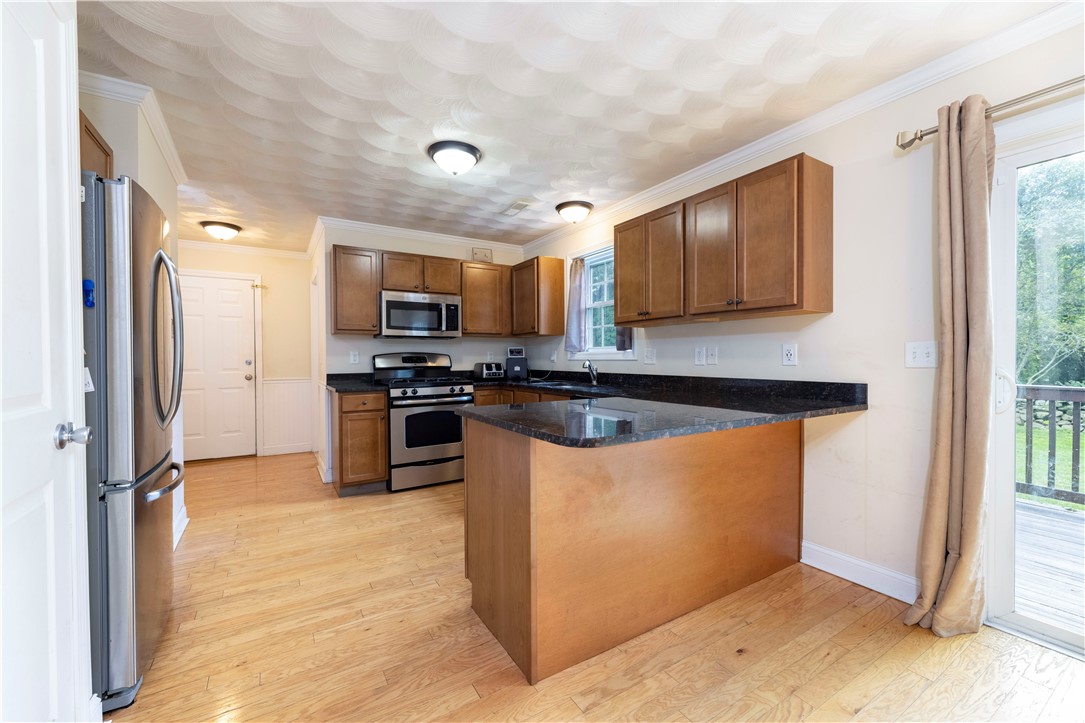 18 Betony Road Narragansett, RI 02874 - Photo 8 of 31 Gallery Image 8