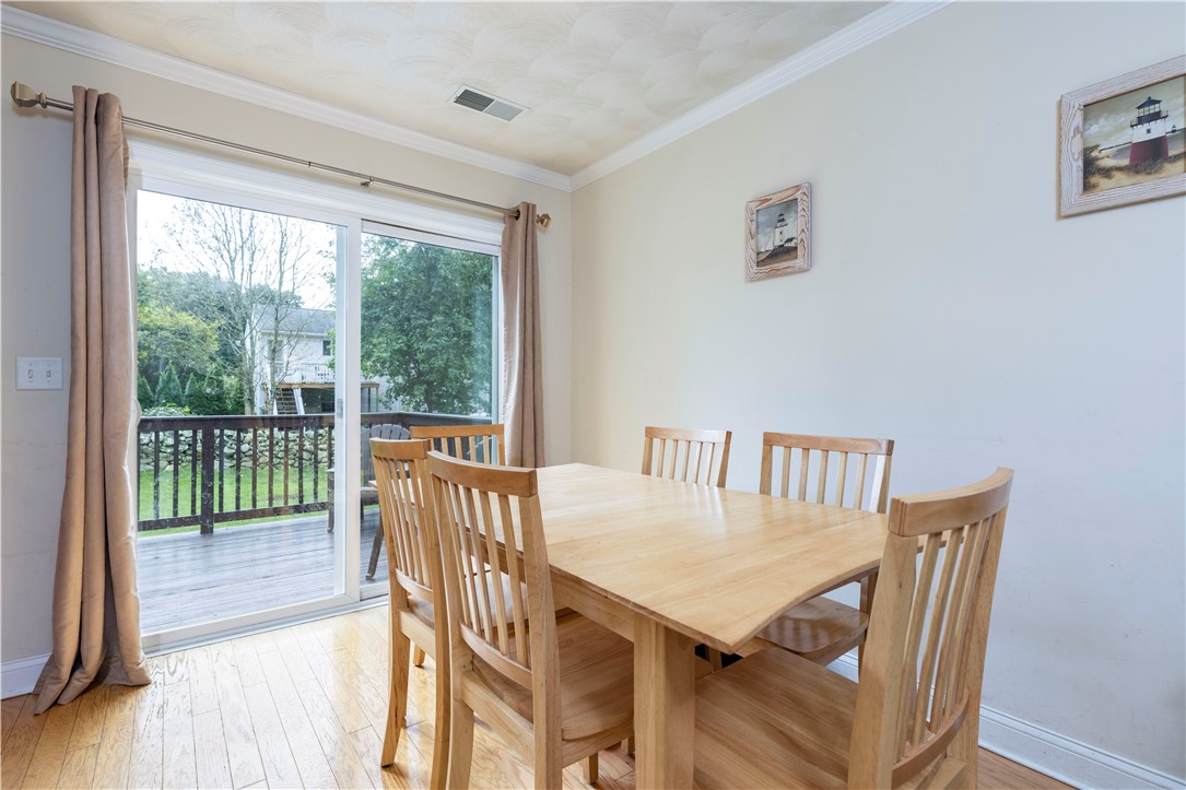 18 Betony Road Narragansett, RI 02874 - Photo 9 of 31 Dining room