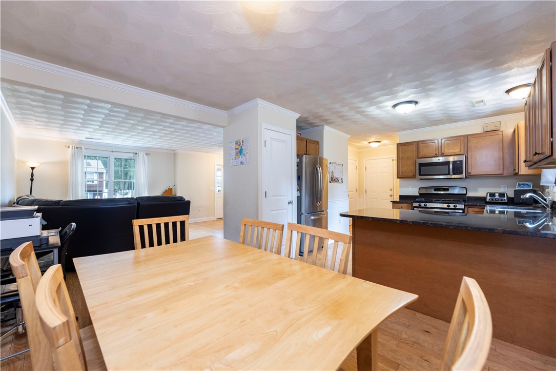 18 Betony Road Narragansett, RI 02874 - Photo 10 of 31 Dining/Kitchen/Living