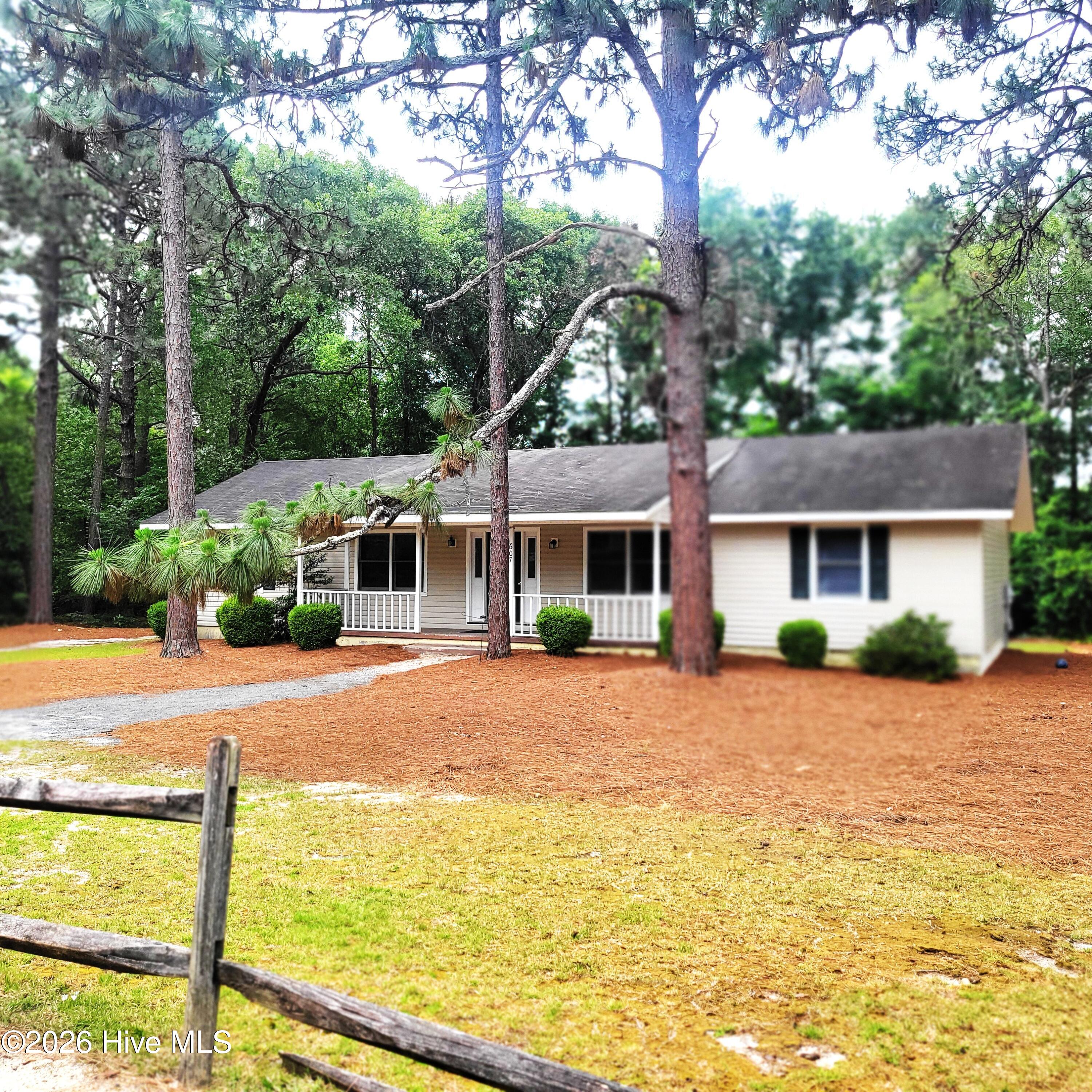 607 Longleaf Road, Unit B Aberdeen, NC 28315 - Photo 2 of 23