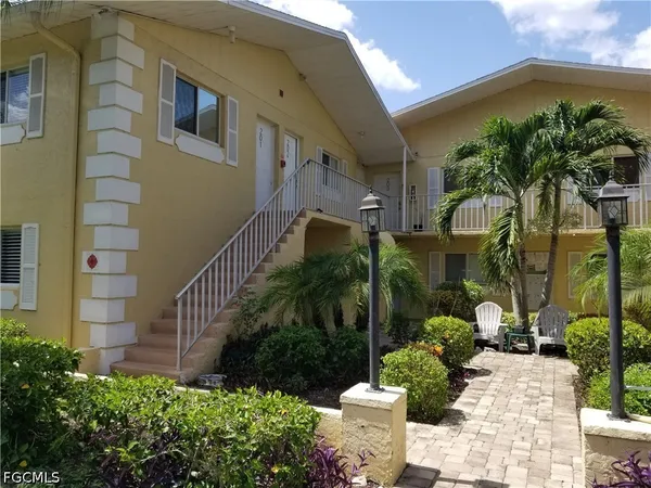 $1,200 | 8162 Country Road, Unit 201, Fort Myers, FL 33919
