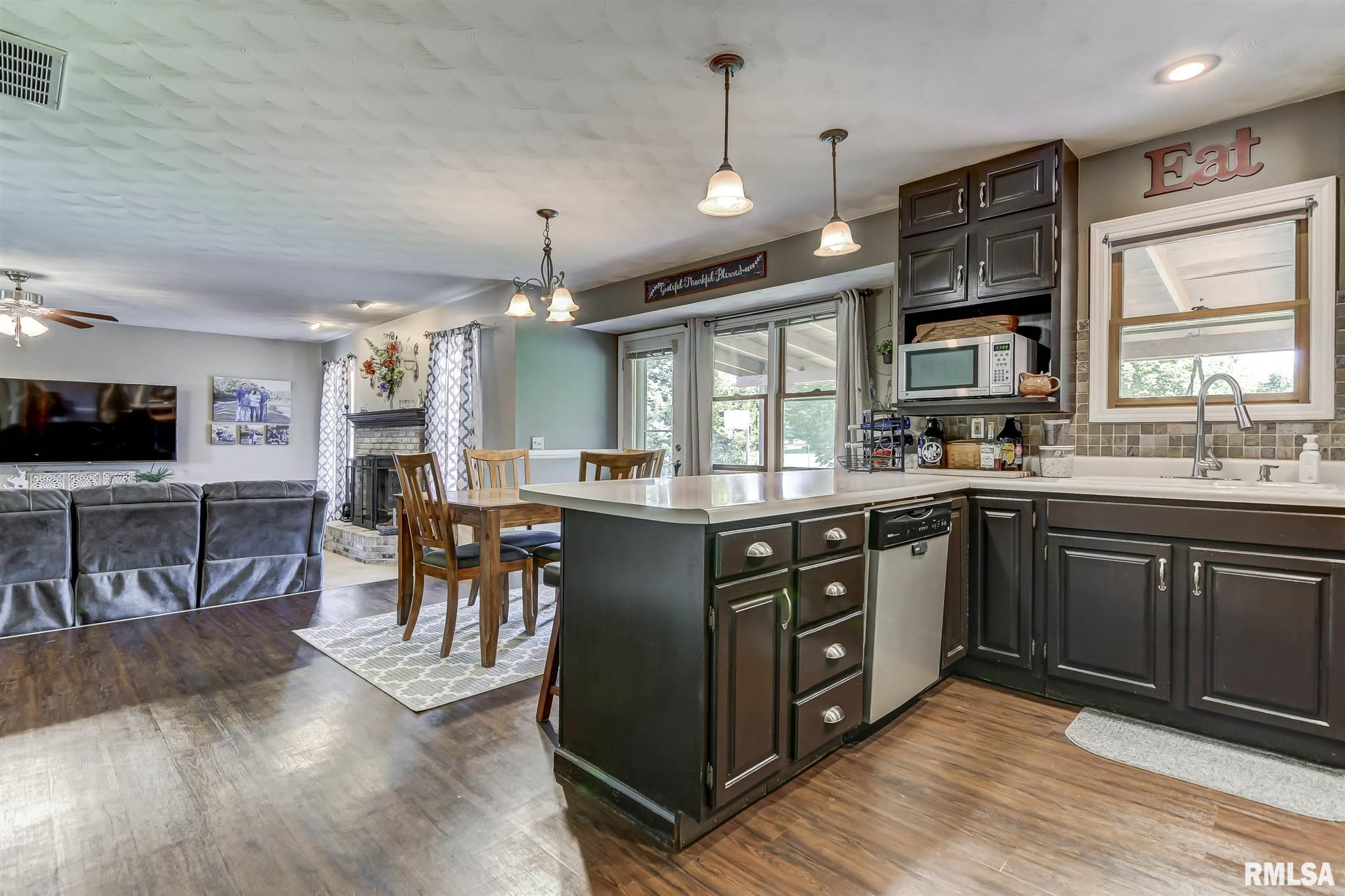 1124 Lenhart Road Springfield, IL 62711 - Photo 8 of 38 Gallery Image 8
