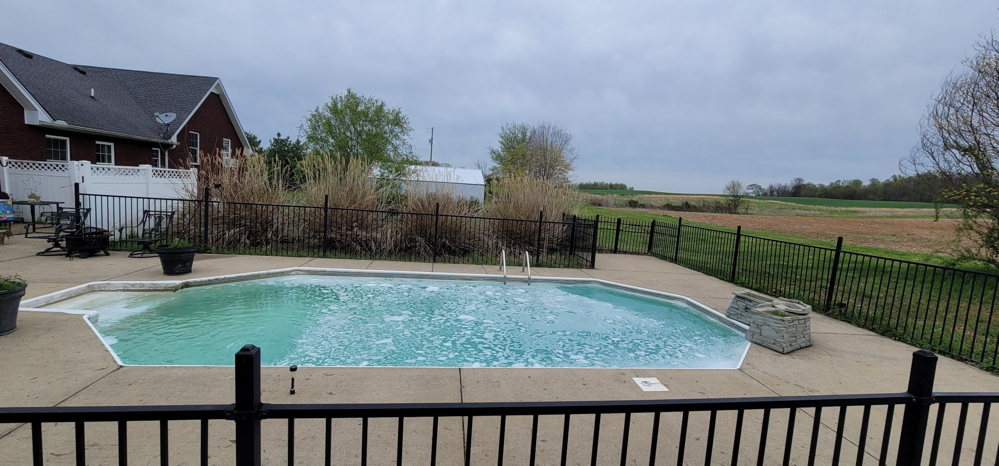 6197 H B Lee Road Springfield, TN 37172 - Photo 2 of 60 a view of a backyard and a patio