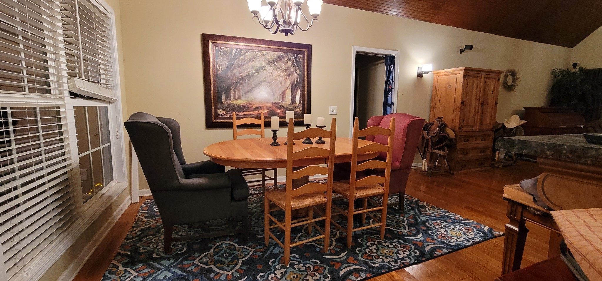 6197 H B Lee Road Springfield, TN 37172 - Photo 25 of 60 a dining room with furniture a rug a flat screen tv and a painting