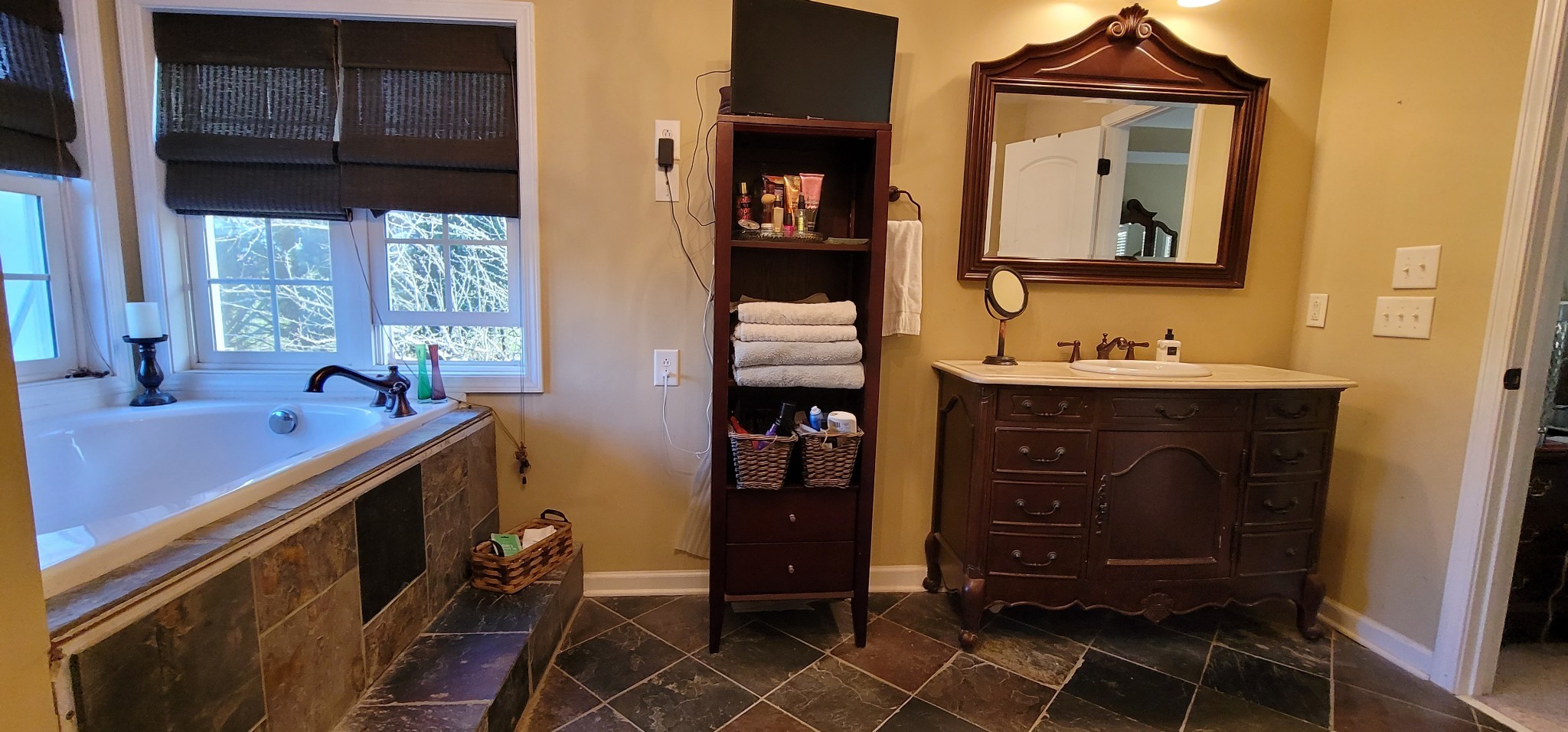6197 H B Lee Road Springfield, TN 37172 - Photo 31 of 60 a bathroom with a sink and a mirror