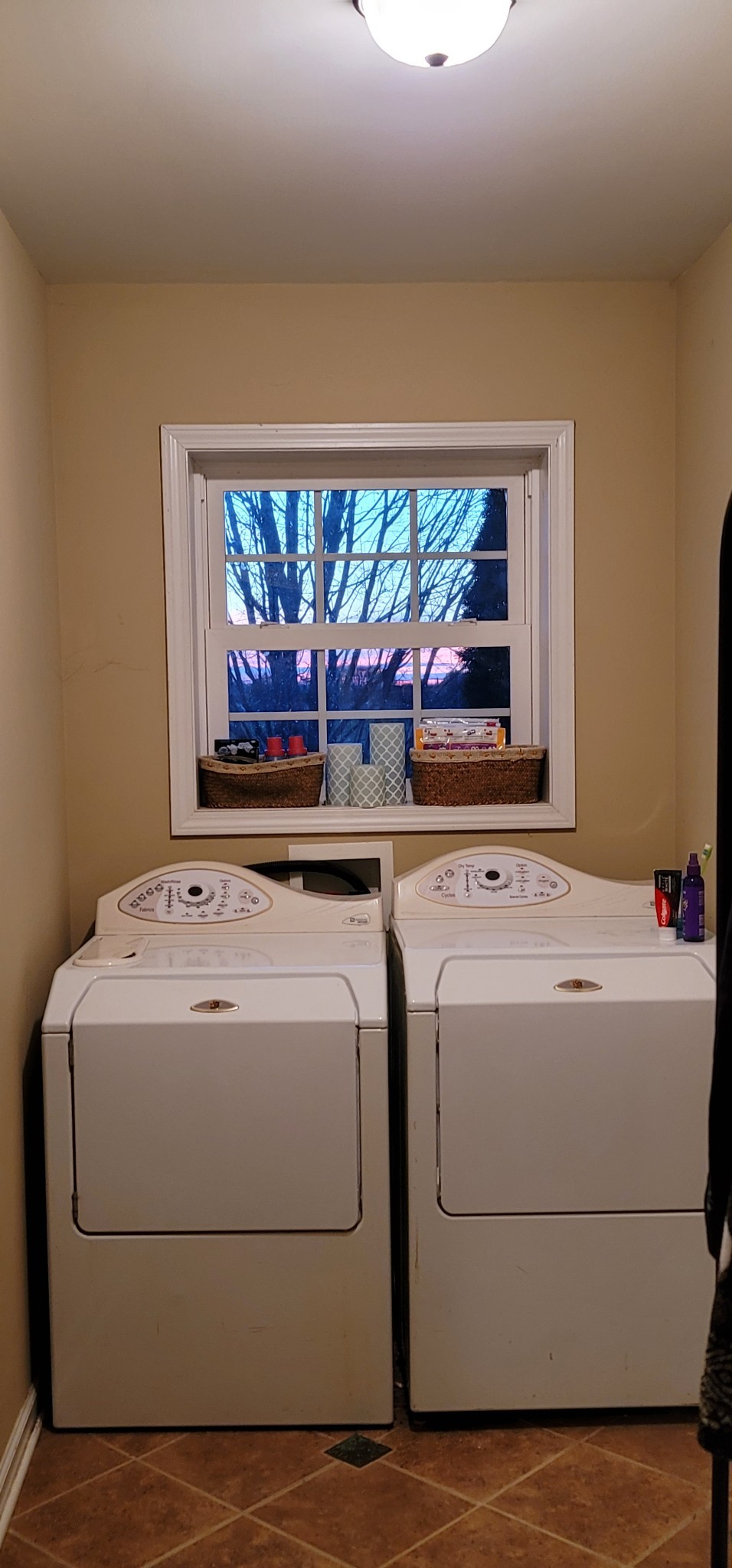 6197 H B Lee Road Springfield, TN 37172 - Photo 35 of 60 a utility room with dryer and washer