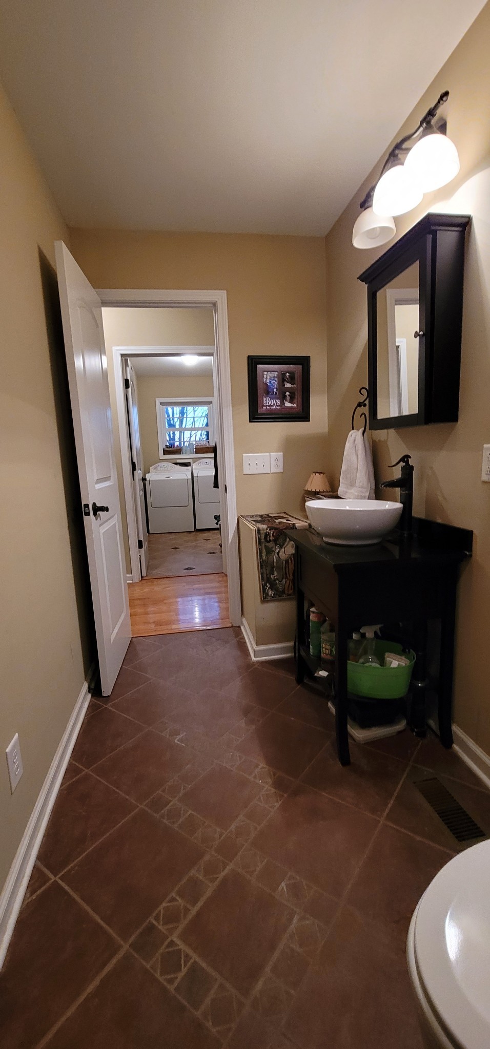 6197 H B Lee Road Springfield, TN 37172 - Photo 38 of 60 a living room with furniture and a mirror
