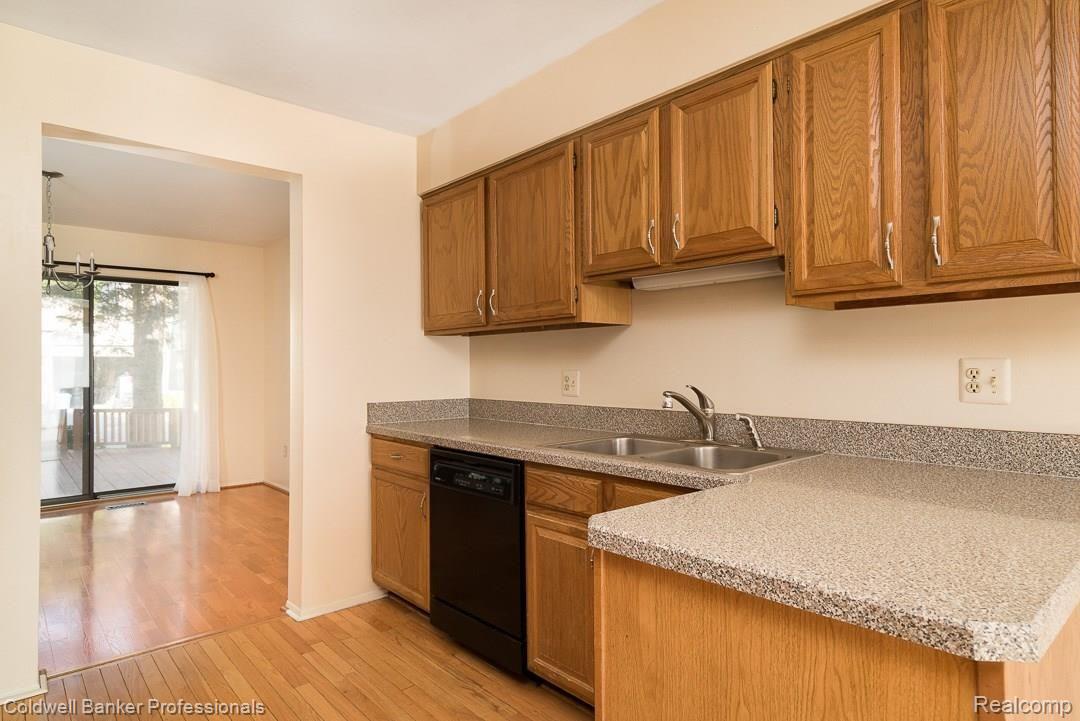 1825 Reis Court Rochester, MI 48309 - Photo 13 of 30 1825-Reis-13.jpg