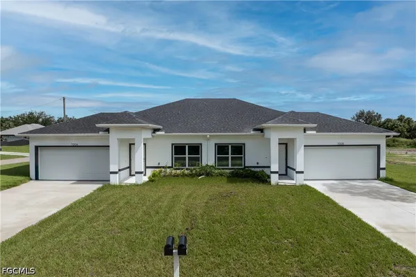 $1,700 | 1601 East 7th Street, Lehigh Acres, FL 33972