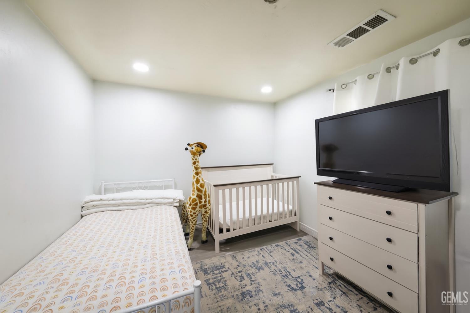 818 Decatur Street Bakersfield, CA 93308 - Photo 7 of 15 DECATUR7