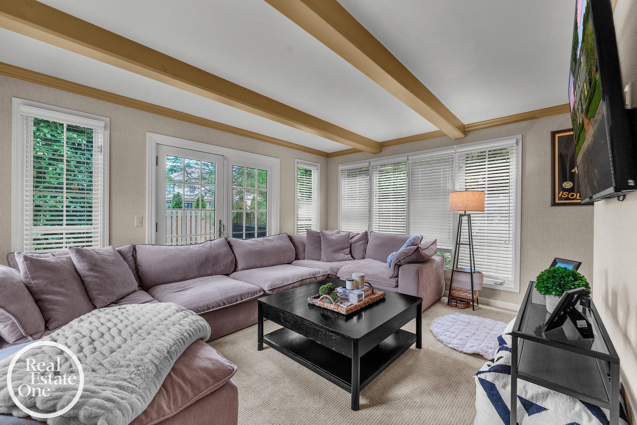 90 Colonial Road Grosse Pointe, MI 48236 - Photo 15 of 49 50213312-1c0108eb-3a59-40ef-81ad-23c3a766d12c.JPG