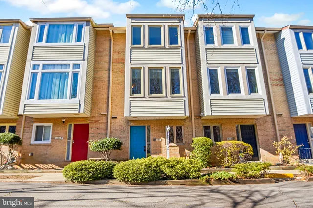 $935,000 | 1830 North Ode Street, Arlington, VA 22209