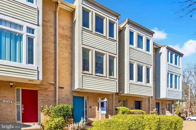 $935,000 | 1830 North Ode Street, Arlington, VA 22209