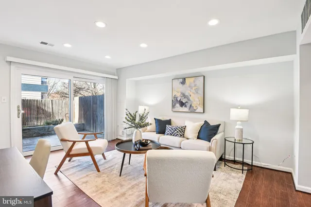 $935,000 | 1830 North Ode Street, Arlington, VA 22209