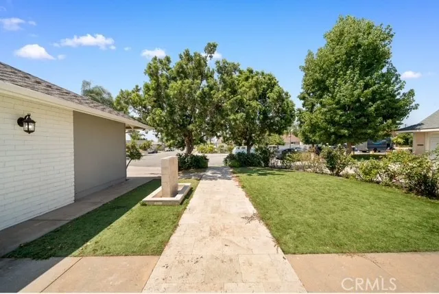a view of a backyard with green space